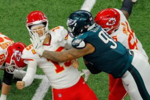 Patrick Mahomes Drops BOMBSHELL as He Breaks Silence on Viral Footage of a Dejected Travis Kelce Giving Up on Him During Super Bowl Defeat – “He’s Already Mentally Checked Out Because Taylor Told Him They’re No Longer…”