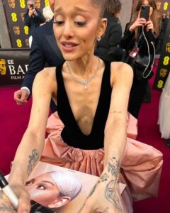 Ariana Grande, 31, Exposed for Why She Looks Unhealthily Thin After a Recent Viral Photo of Her Seeing and Signing a Fan’s Old Meet-and-Greet Picture at the EE BAFTAs Sparks Concern – Not Only Is She on a Vegan Diet, She’s Also Addicted to… Read More 👇