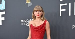 '90s movie star who worked with Matt Damon was 'starstruck' by Taylor Swift during chance encounter