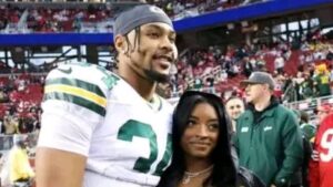 Simone Biles shows love for Jonathan Owens with custom jeans as Bears fall to Lions in NFL Week 2… Read More 