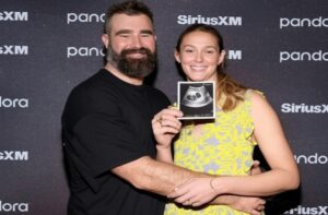 Congratulations, Jason! Kylie Shares an Ultrasound Confirming they are expecting Child: The ultrasound shows the baby’s face and tiny heartbeat as the couple embrace in pure joy and reveals baby gender 😊