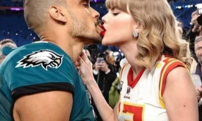 Taylor Swift Caught Kissing One of the Eagles Players After Chiefs’ Loss in Super Bowl 59...See More in comment 👇