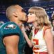 Taylor Swift Caught Kissing One of the Eagles Players After Chiefs’ Loss in Super Bowl 59...See More in comment 👇