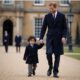 GOOD NEWS: Prince Harry happily returned to the UK with his son Archie after King Charles handed him back the crown: “The owner of Buckingham Palace is about to change…” ( For Full Information,👇🏻👇🏻)
